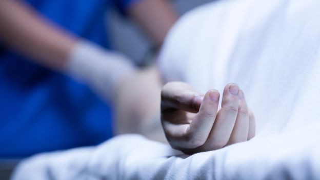 Vợ xấu số qua đời vì tai nạn, 2 năm sau gia đình sốc nặng khi thấy người quá cố trên sóng truyền hình nhắn tin tìm chồng