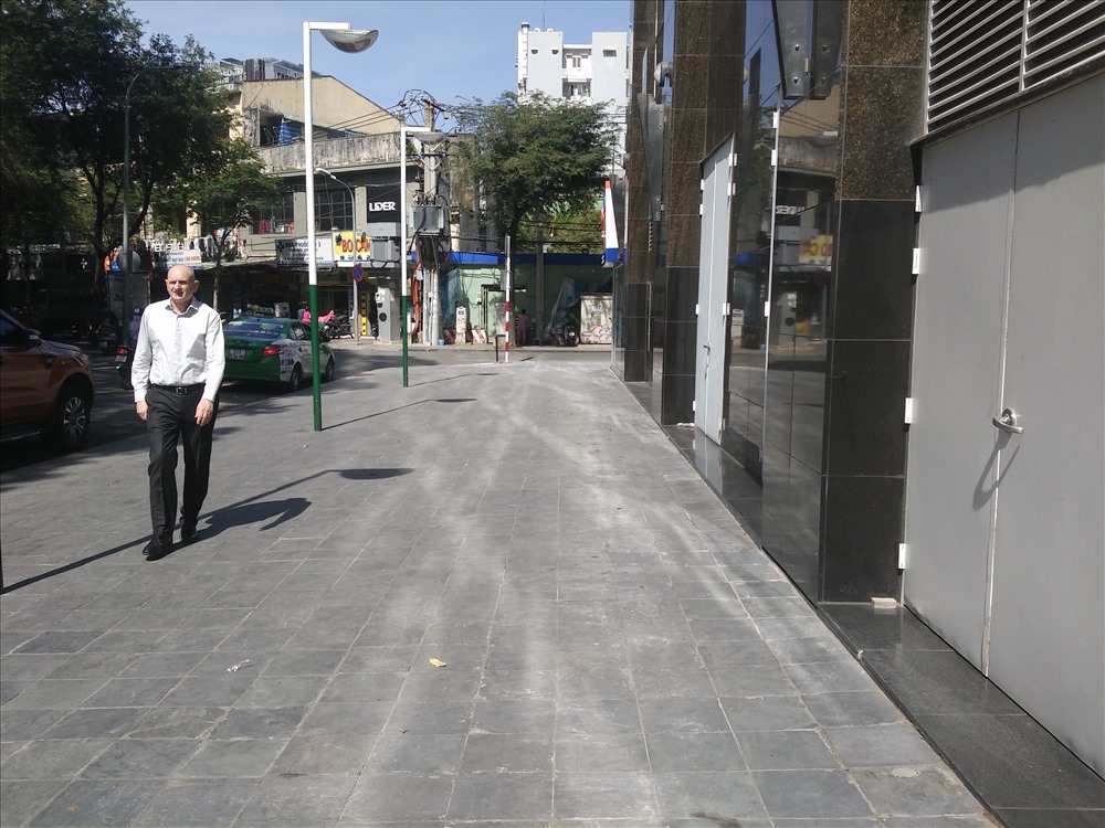 Các bãi giữ xe vua ở quận 1 đã nhường lại vỉa hè