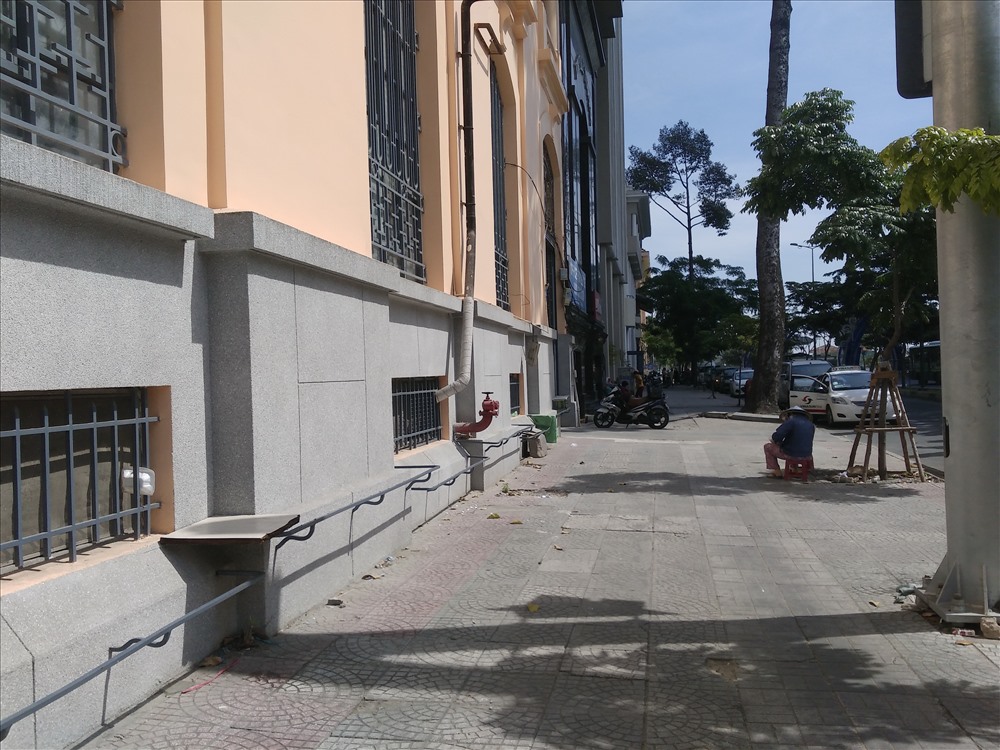 Các bãi giữ xe vua ở quận 1 đã nhường lại vỉa hè