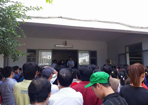 Nghi giám đốc Hàn Quốc bỏ trốn, hơn 600 công nhân canh nhà xưởng