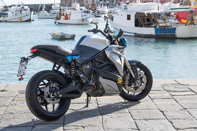 Môtô điện Eva EsseEsse9 - cổ điển nhưng hiện đại