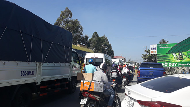 Tài xế tiếp tục phản đối, không mua vé qua trạm BOT T1