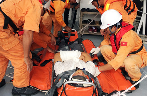 Hai người nước ngoài bị nạn trên biển Vũng Tàu