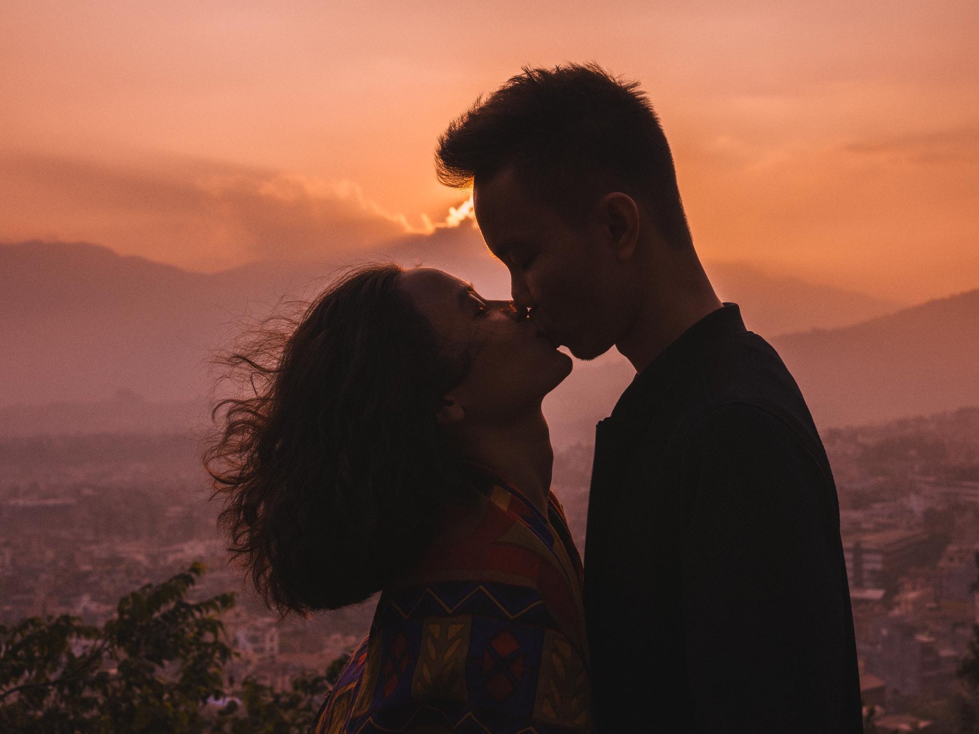 Bộ ảnh cưới không bình thường chút nào ở Nepal của cựu CEO Uber Việt Nam