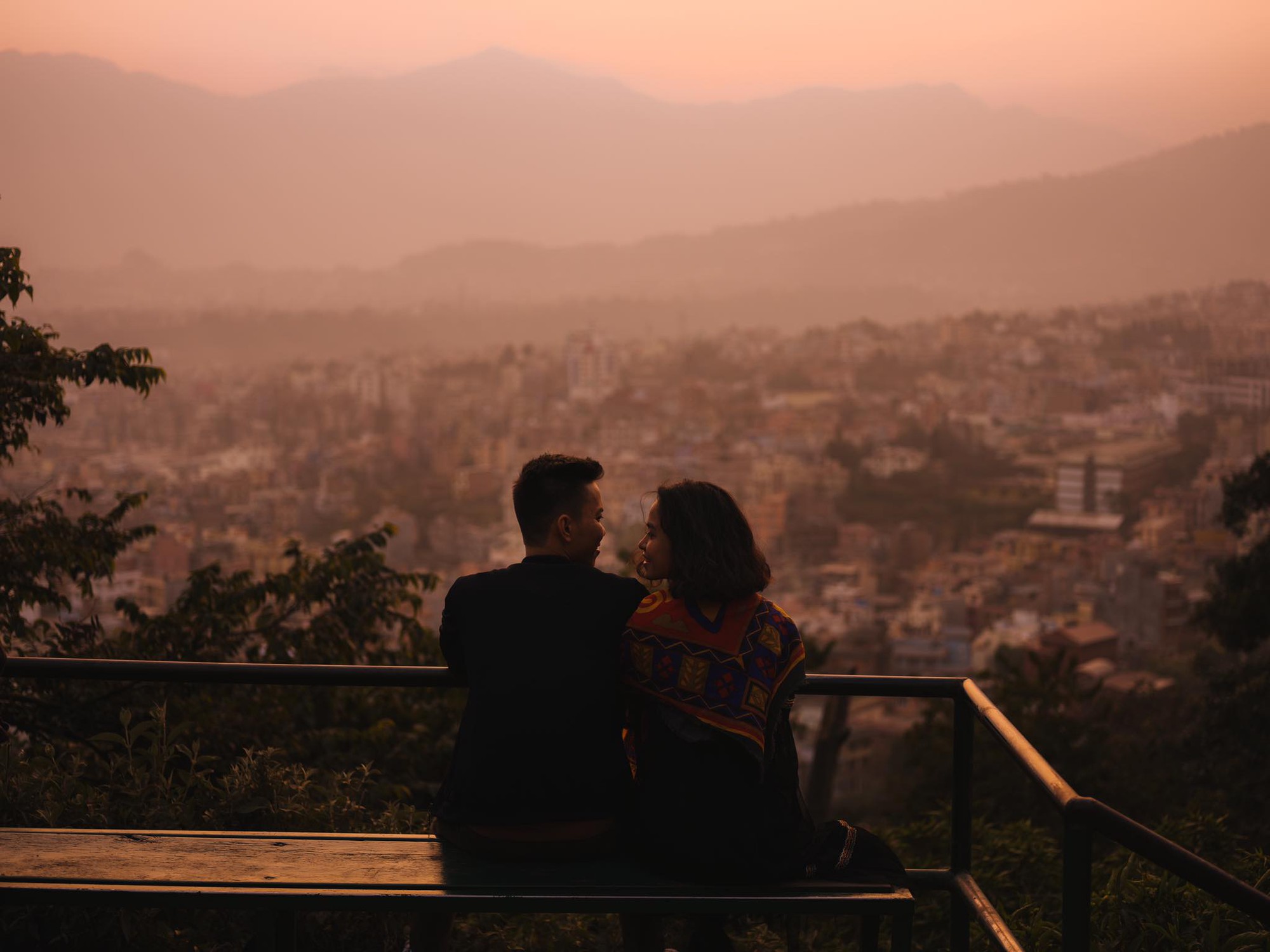 Bộ ảnh cưới không bình thường chút nào ở Nepal của cựu CEO Uber Việt Nam