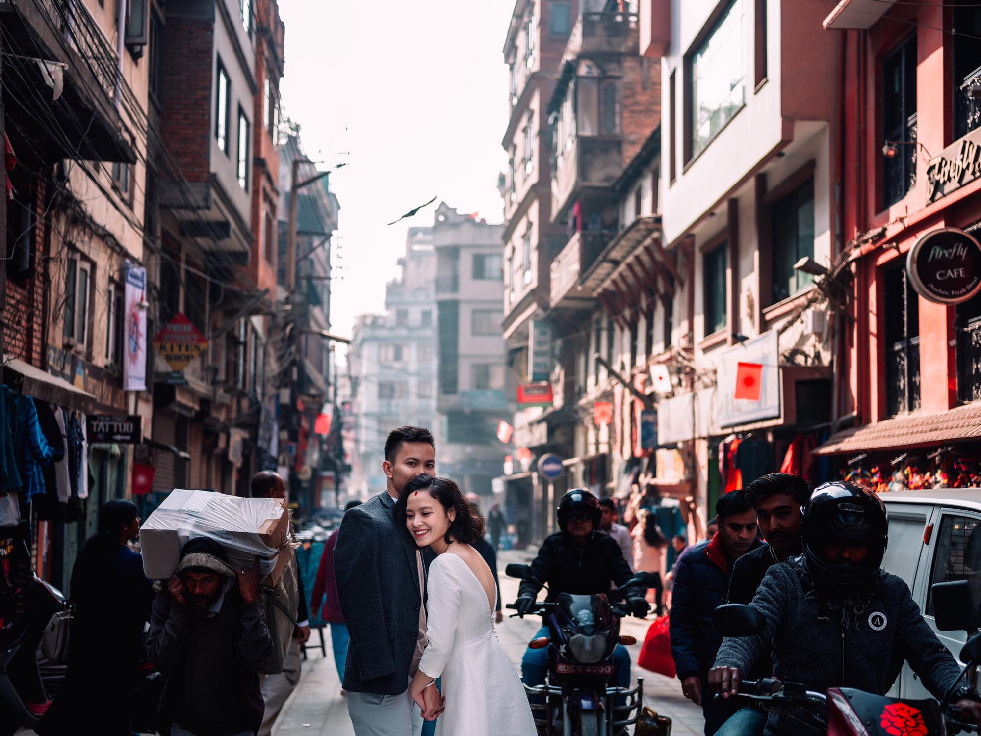Bộ ảnh cưới không bình thường chút nào ở Nepal của cựu CEO Uber Việt Nam Bộ ảnh cưới không bình thường chút nào ở Nepal của cựu CEO Uber Việt Nam