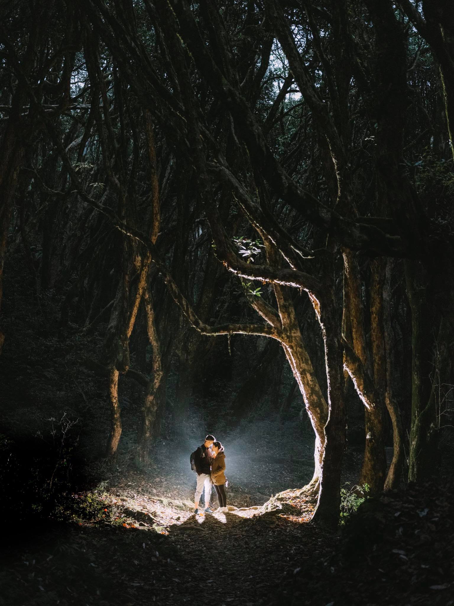 Bộ ảnh cưới không bình thường chút nào ở Nepal của cựu CEO Uber Việt Nam