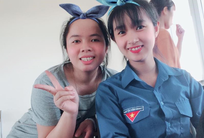 Dù không tô vẽ cầu kỳ, nữ công an xã vẫn gây chú ý qua bức ảnh chụp ké