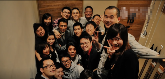 Tạ Đình Phong bị nhân viên tạt xô nước đá vào mặt và đạo lý khiến ai cũng phải suy ngẫm