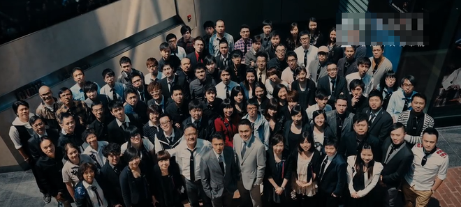 Tạ Đình Phong bị nhân viên tạt xô nước đá vào mặt và đạo lý khiến ai cũng phải suy ngẫm