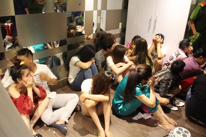 Thuê căn hộ cao cấp để đập đá… mừng sinh nhật