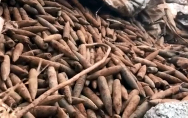 Di chuyển 6 tấn đầu đạn khỏi vườn nhà dân