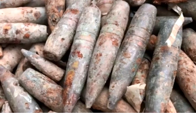 Di chuyển 6 tấn đầu đạn khỏi vườn nhà dân