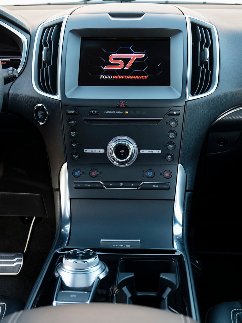 Ford Edge ST 2019 - crossover đối đầu Hyundai SantaFe Sport