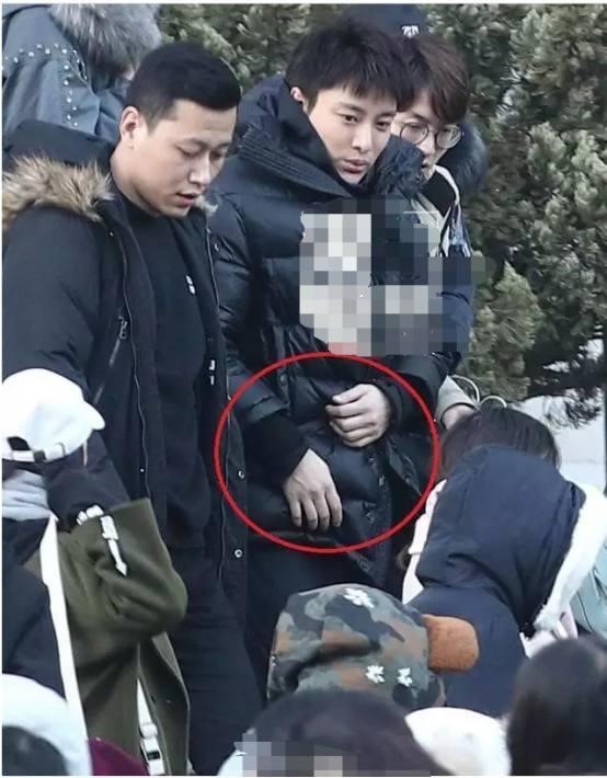 Giả Nãi Lượng bỏ nhẫn cưới sau vụ Lý Tiểu Lộ ngoại tình với em nuôi