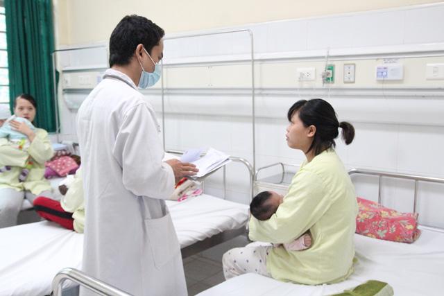 Hà Nội rét đậm kéo dài, nhiều trẻ bị liệt mặt, méo mồm, tiêu chảy nhập viện