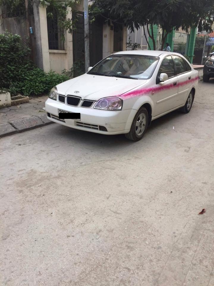 Hàng loạt ô tô bị xịt sơn bẩn tại chung cư Văn Quán, Hà Đông Hàng loạt ô tô bị xịt sơn bẩn tại chung cư Văn Quán, Hà Đông