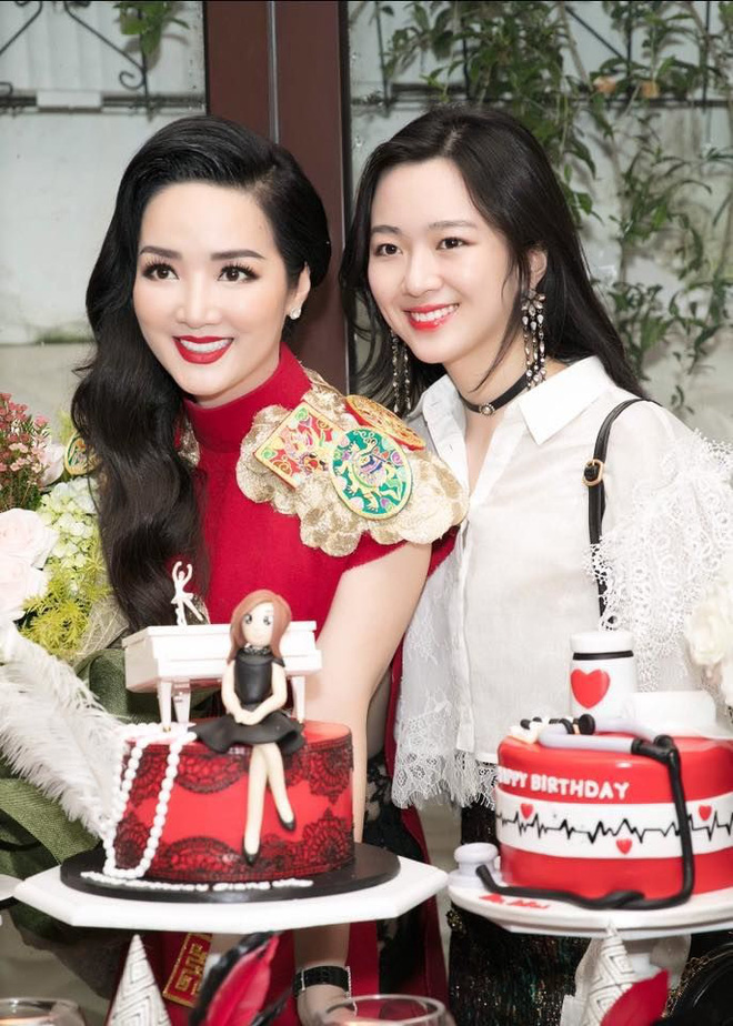Hội út cưng nổi tiếng trong giới con nhà giàu Việt Hội út cưng nổi tiếng trong giới con nhà giàu Việt