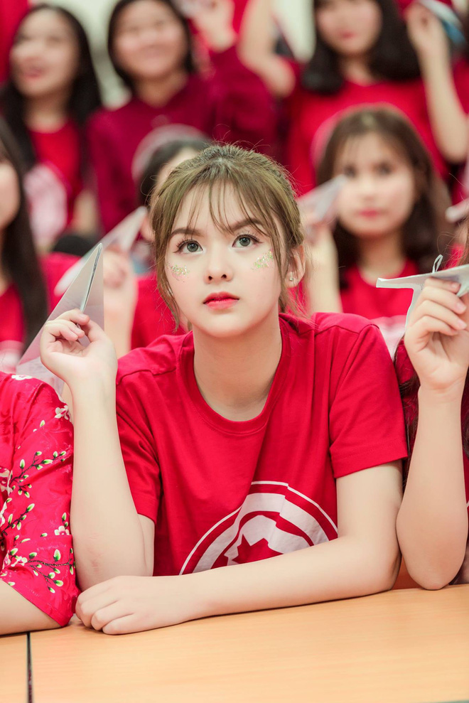 Lại xuất hiện thêm một cô bạn Việt sở hữu vẻ đẹp lai khó rời mắt!