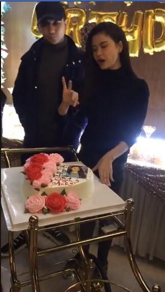 Thái độ khó hiểu của Tim khi có mặt trong tiệc sinh nhật Trương Quỳnh Anh