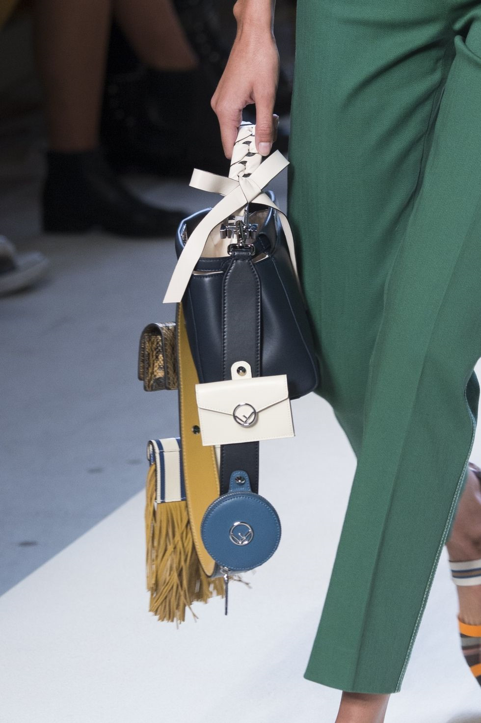 Kiểu dáng túi xách nào sẽ lên ngôi năm 2018?