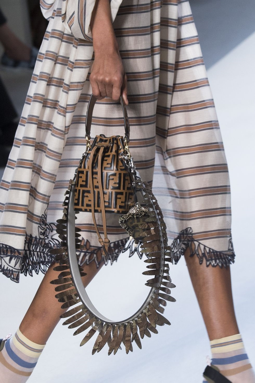 Kiểu dáng túi xách nào sẽ lên ngôi năm 2018?