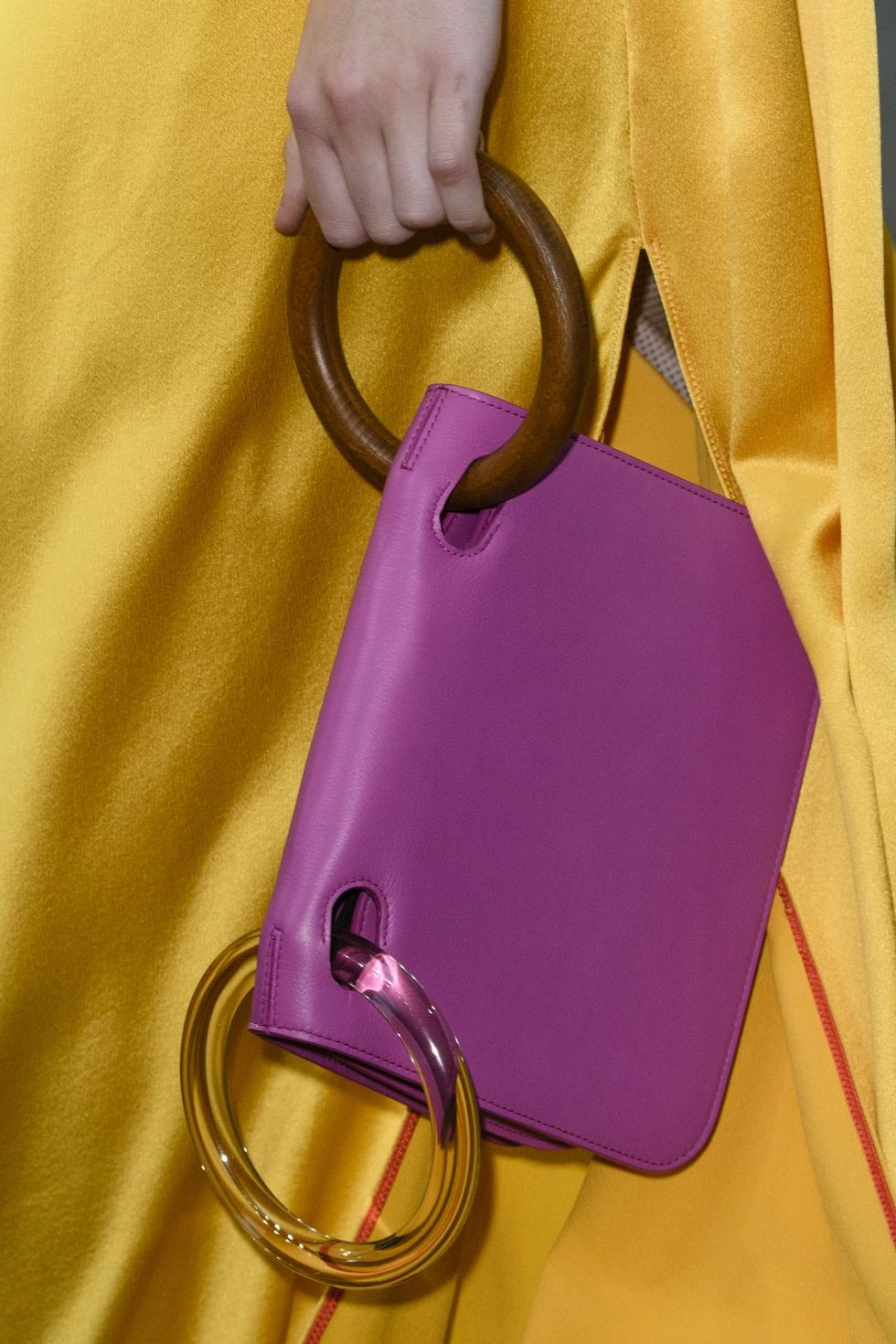 Kiểu dáng túi xách nào sẽ lên ngôi năm 2018?