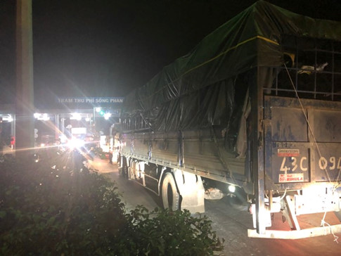 Tài xế dùng tiền lẻ mua vé, BOT Sông Phan lại xả trạm