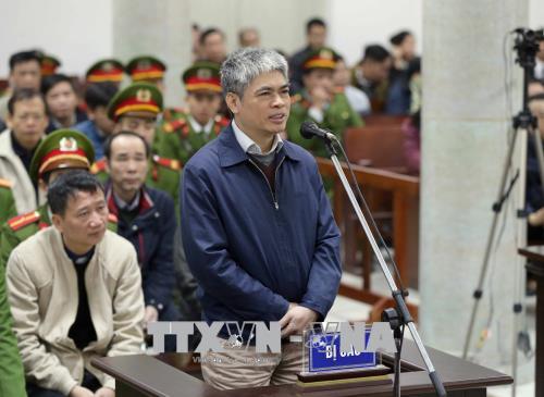 Tự bào chữa, cựu lãnh đạo PVN xin xem xét đặc biệt cho cấp dưới