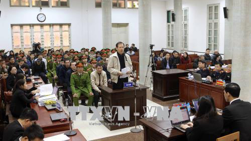 Tự bào chữa, cựu lãnh đạo PVN xin xem xét đặc biệt cho cấp dưới