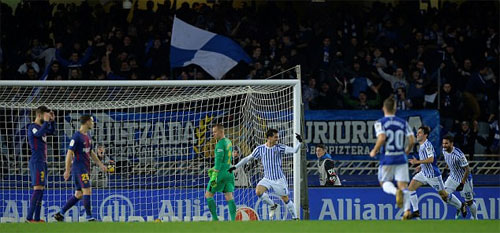 Barca thắng lớn sau khi bị dẫn hai bàn