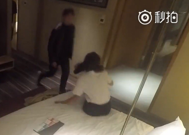 Bị bắt quả tang cắm sừng bạn trai 4 năm, cô gái nói: Anh tỉnh táo lại hộ tôi với, đến nhà còn chả mua được