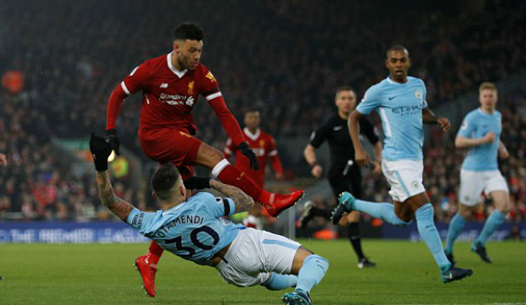 Hàng công bùng nổ, Liverpool chấm dứt mạch bất bại của Man City