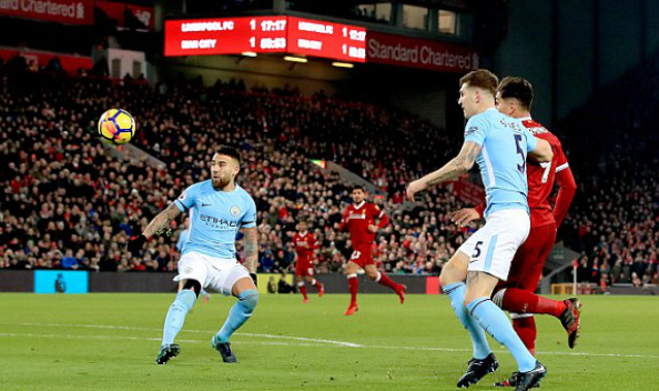 Hàng công bùng nổ, Liverpool chấm dứt mạch bất bại của Man City