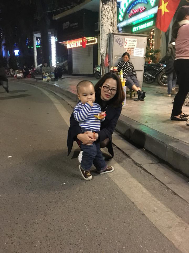 Tổng tập những hoàn cảnh éo le vì bố mẹ đẻ thưa, chị dắt em ra đường mà như mẹ dắt con