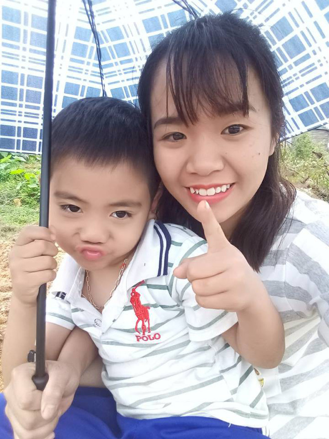 Tổng tập những hoàn cảnh éo le vì bố mẹ đẻ thưa, chị dắt em ra đường mà như mẹ dắt con