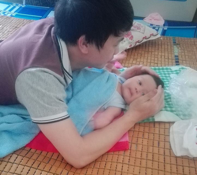 Hội những anh chồng nghiện con hơn nghiện vợ khiến chị em vừa khoái chí vừa ghen tị