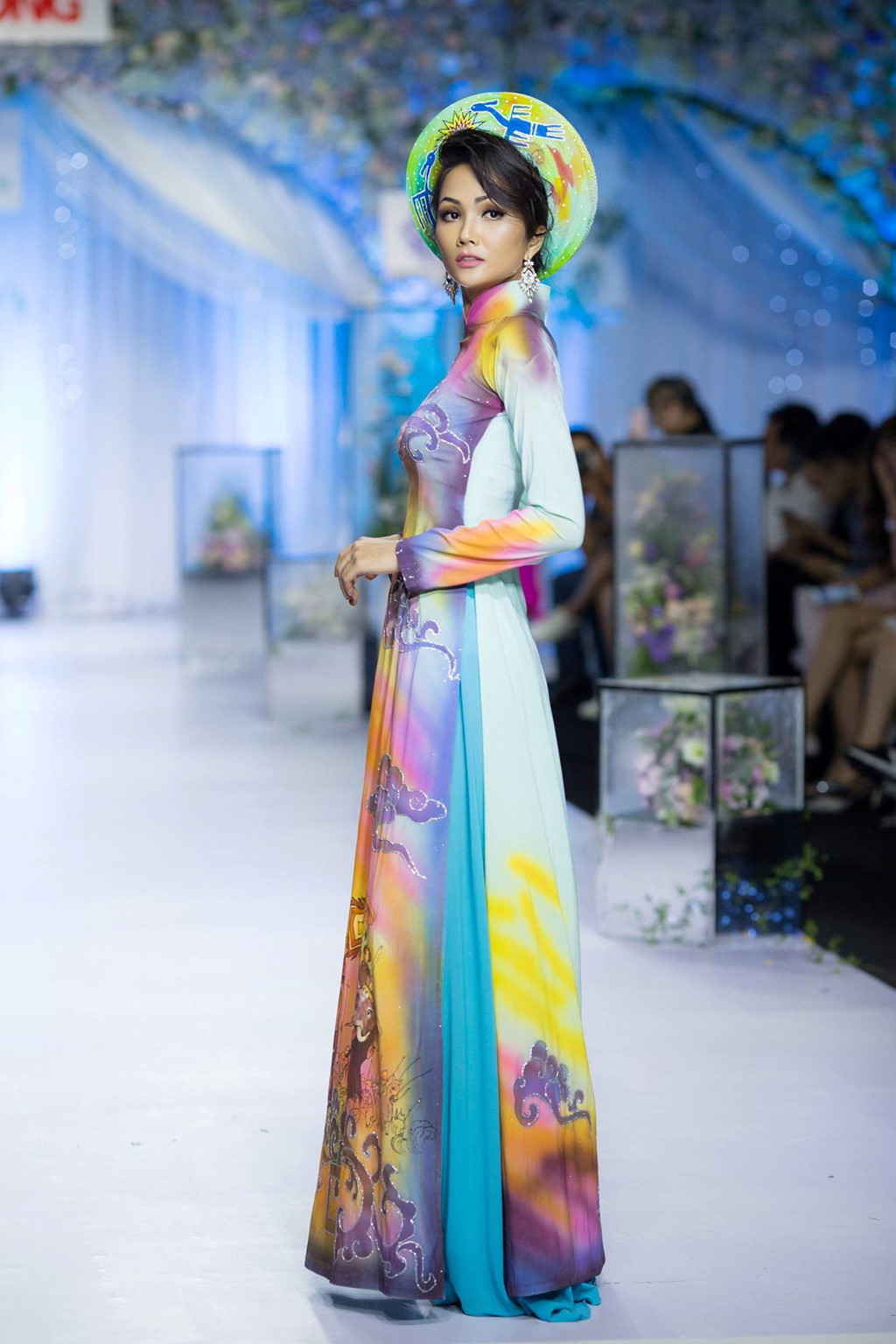 Ảnh quá khứ của Hoa hậu Hoàn vũ HHen Niê lại gây chú ý