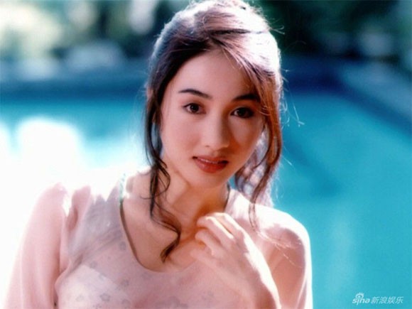 Đệ nhất mỹ nhân TVB Lê Tư bị nghi ngờ thẩm mỹ vì lộ ảnh mặt sưng vù, cứng đơ