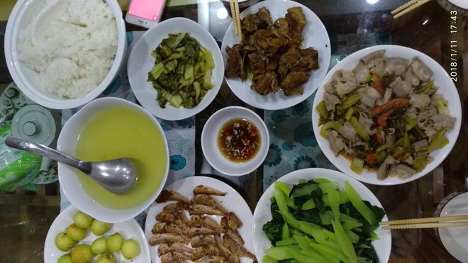 Một mâm cơm đơn sơ 200 nghìn đem khoe, 500 chị em tranh cãi nảy lửa
