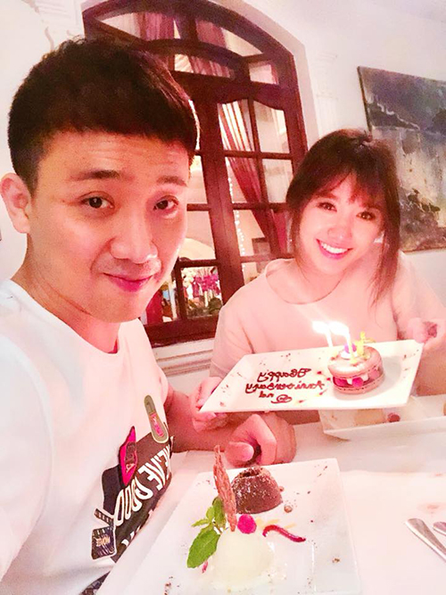 Trấn Thành - Hari Won ngọt ngào kỷ niệm 2 năm yêu nhau