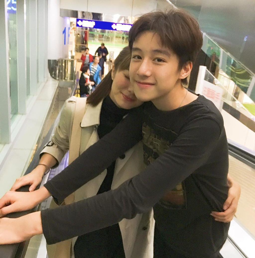 Tiểu soái ca 13 tuổi đã cao 1m70, học giỏi, đàn hay