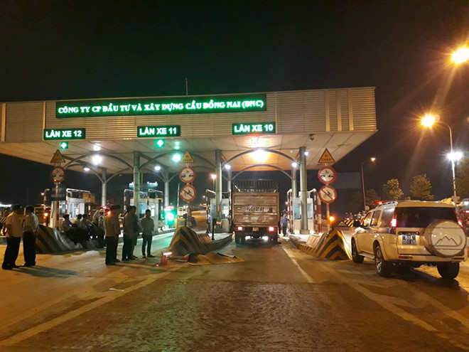 Kiến nghị tạm dừng thu phí ở BOT cầu Đồng Nai