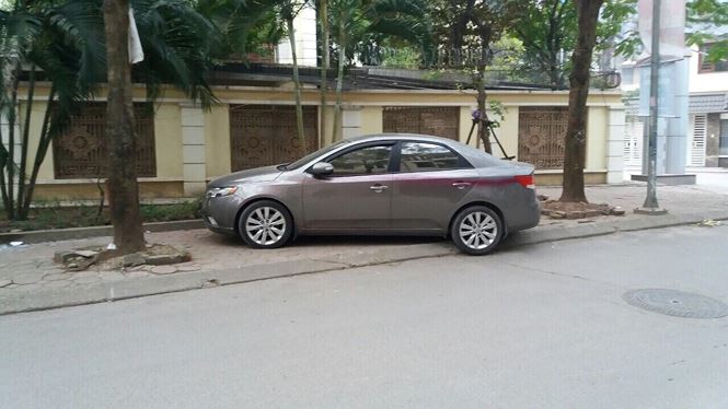 Hàng loạt xe hơi ở Hà Nội bị đối tượng lạ phun sơn trong đêm