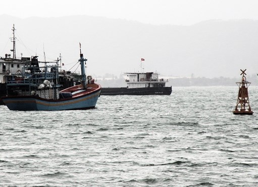 Nghi vấn vật thể lạ chìm sâu ở luồng ra vào cảng Quy Nhơn