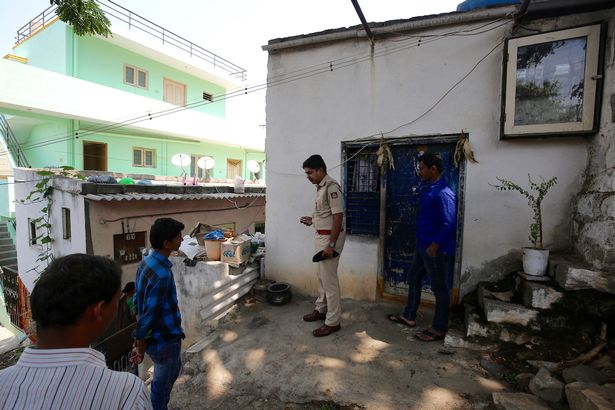 Bí mật trong chiếc hộp dưới gầm giường tố tội ác ghê rợn của gã hàng xóm thân thiện