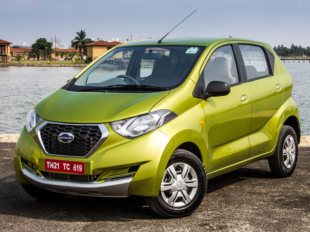 Ô tô Nissan giá 127 triệu trình làng, chị em lên cơn sốt