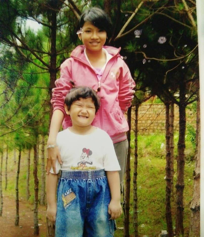 Câu chuyện đằng sau hành trình yêu thương của cô em gái bị não úng thủy dặn chị trong ngày cưới: Chị lấy chồng, đừng bỏ Lan nha! Câu chuyện đằng sau hành trình yêu thương của cô em gái bị não úng thủy dặn chị trong ngày cưới: Chị lấy chồng, đừng bỏ Lan nha!