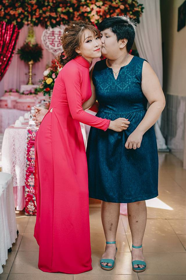 Câu chuyện đằng sau hành trình yêu thương của cô em gái bị não úng thủy dặn chị trong ngày cưới: Chị lấy chồng, đừng bỏ Lan nha! Câu chuyện đằng sau hành trình yêu thương của cô em gái bị não úng thủy dặn chị trong ngày cưới: Chị lấy chồng, đừng bỏ Lan nha!