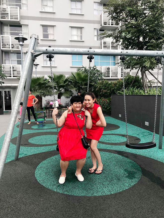 Câu chuyện đằng sau hành trình yêu thương của cô em gái bị não úng thủy dặn chị trong ngày cưới: Chị lấy chồng, đừng bỏ Lan nha! Câu chuyện đằng sau hành trình yêu thương của cô em gái bị não úng thủy dặn chị trong ngày cưới: Chị lấy chồng, đừng bỏ Lan nha!